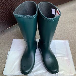 NWT (display defects) UGG Shelby Matte Tall Rubber Rain Boot, Olive Green, US 7M